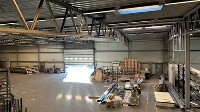 Optimal lokal - högt till tak, hög strömkapacitet, fritt gavelläge, centralt läge - endast ca 15 min från Stockholm!