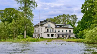 Nu finns chansen att förhyra en fantastisk herrgård vackert belägen intill Örnässjön.