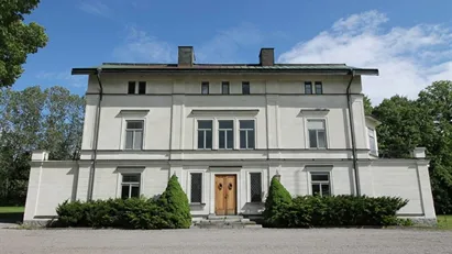 Nu finns chansen att förhyra en fantastisk herrgård vackert belägen intill Örnässjön.